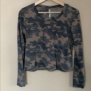 Crop top long sleeve camo shirt.